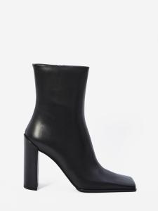 Square-toe ankle boots